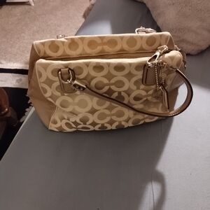 SOLD🍎🍎🍎SOLDCoach Signature Cream and Tan Shoulder Bag